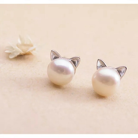 *Brand New* Faux Pearl Kitten Earrings* - Picture 2 of 3
